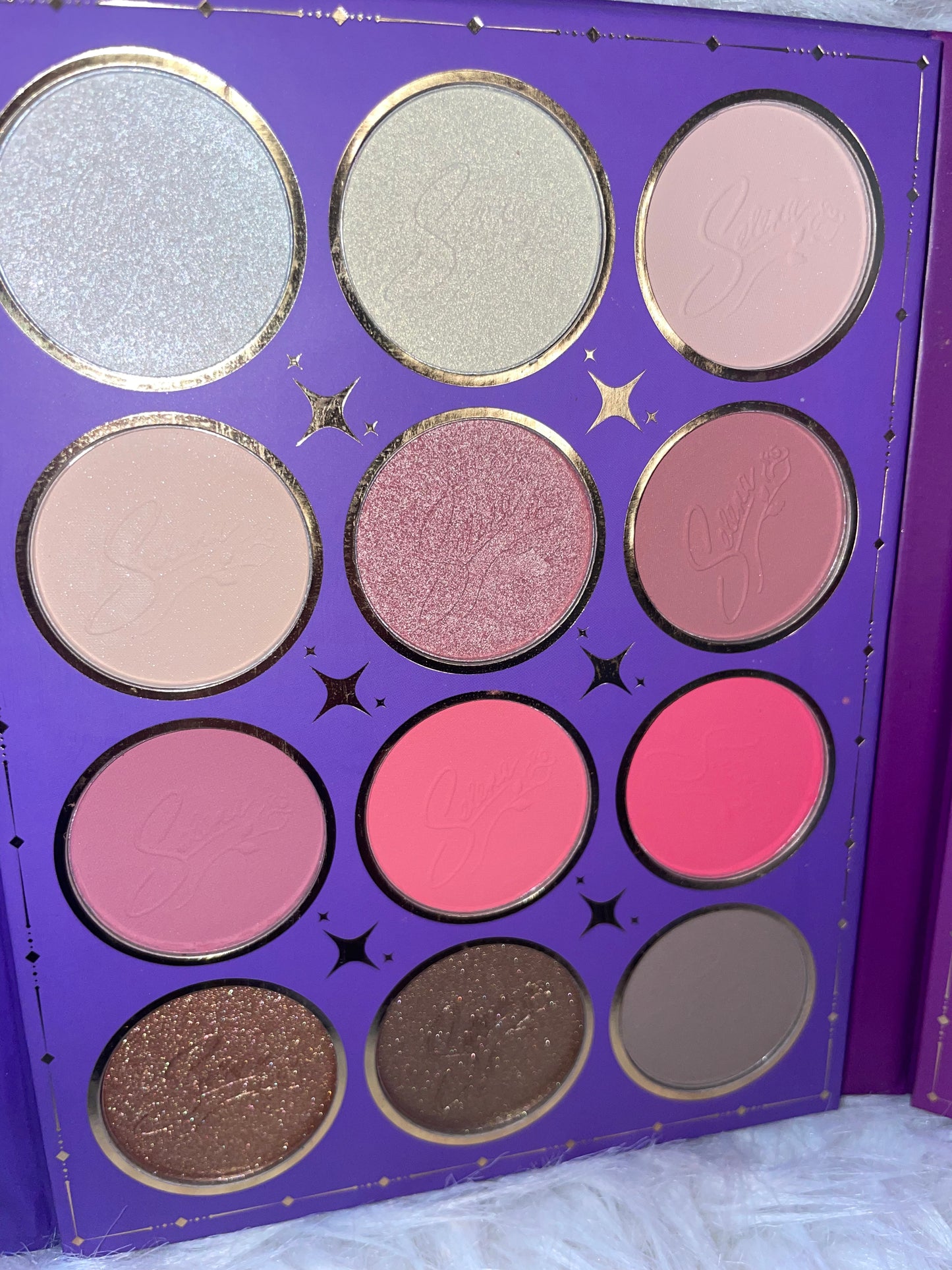 Selena eyeshadow palette